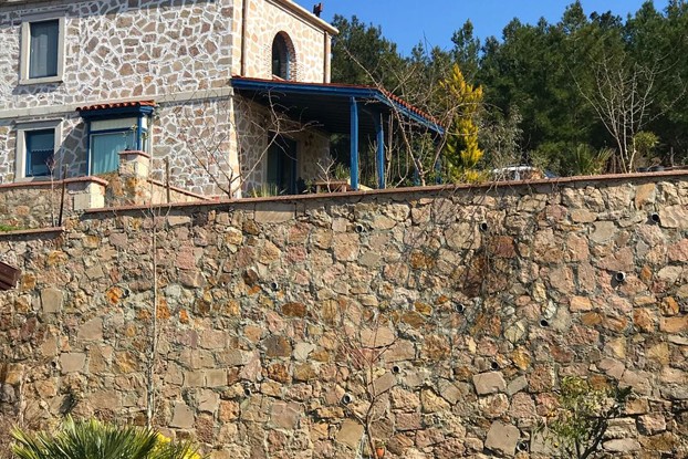 . Turizm Tesisi tarzı Taş Ev evimiz Balıkesir, 'de inşa edildi.