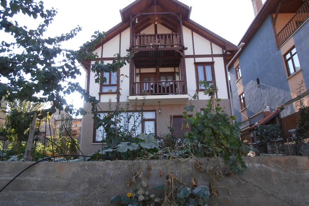 . Ev tarzı  evimiz Ankara, 'de inşa edildi.